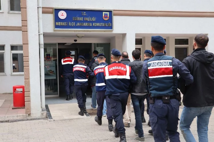 Yunanistan'a kaçmak isteyen 8 terör şüphelisi yakalandı