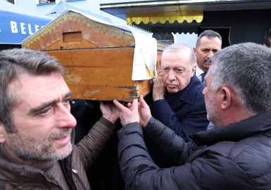 Cumhurbaşkanı Erdoğan, Kocaeli'de Burhan Abiş'in cenazesine katıldı