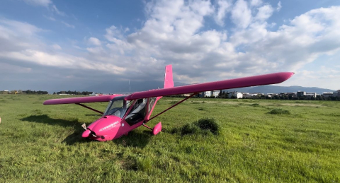 Çift kişilik uçağın pervanesi iniş sırasında piste çarptı; 2 yaralı / Ek fotoğraflar