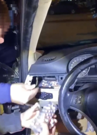 Otomobilden uyuşturucu hap çıktı