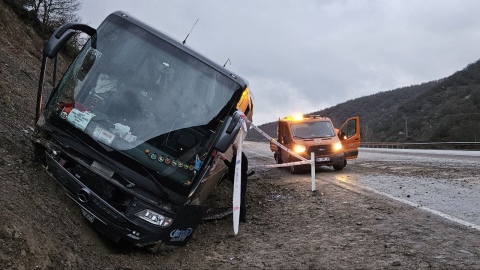Çorum'da Adana'daki festivalden dönen tur otobüsü kaza yaptı: 24 yaralı / Ek fotoğraflar