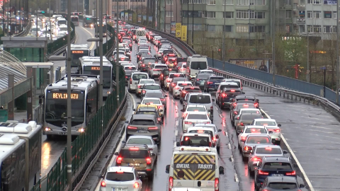 İstanbul - İstanbul’da akşam saatlerinde trafik yoğunluğu arttı