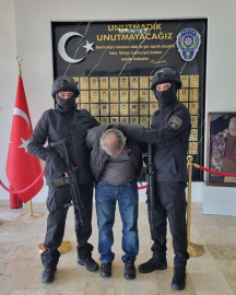 Hapis cezasıyla aranan FETÖ'den ihraç öğretim üyesi yakalandı