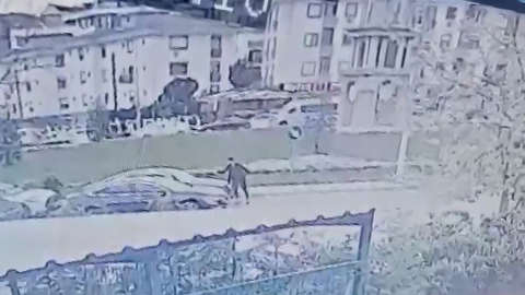 İstanbul- Sancaktepe’de trafikte tartıştığı sürücüye ateş açıp kaçtı; o anlar kamerada