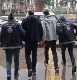 Kaçak göçmen taşıyan TIR şoförü 2 kardeş tutuklandı