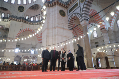 İstanbul- AK Parti'den Mimar Sinan'a vefa ziyareti