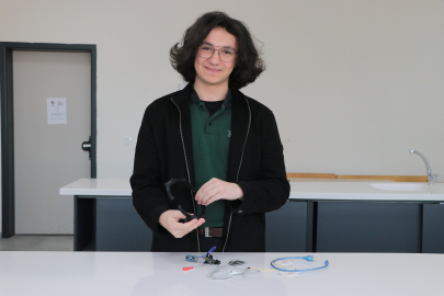 Kayseri- Liseli Hüseyin, felçli dedesinden etkilenerek tasarladığı proje ile ABD’deki olimpiyatların finalisti /Video eklendi