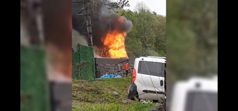 Sakarya'da çıkan yangında bungalov kullanılamaz hale geldi