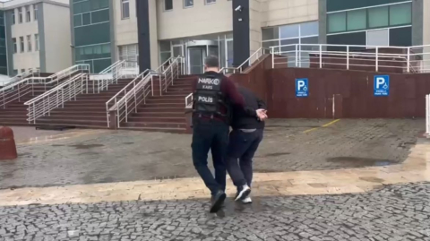 İranlı yolcunun makatından uyuşturucu çıktı