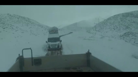 Siirt’te karda mahsur kalan minibüsteki 13 kişi kurtarıldı