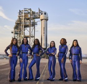 Şarkıcı Katy Perry, uzaya çıktı