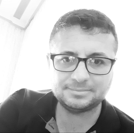 Park halindeki minibüste ölü bulundu