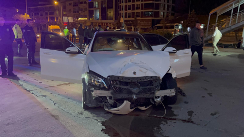 Polisin 'dur' ihtarına uymayan otomobilin ehliyetsiz sürücüsüne 37 bin lira ceza