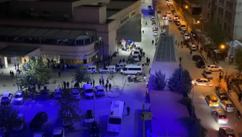 Mahalledeki taşlı, sopalı, bıçaklı kavga hastanede devam etti: 2'si ağır, 5  yaralı