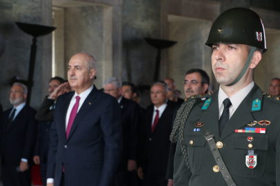 TBMM Başkanı Kurtulmuş ve devlet erkanından Anıtkabir'e ziyaret