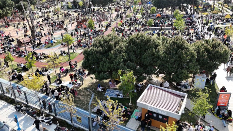 İstanbul- Depremin ardından Zeytinburnu Millet Bahçesi'ndeki yoğunluk havadan görüntülendi / Düzeltme