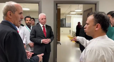 İstanbul - İstanbul Valisi Gül, depremde yaralananları hastanede ziyaret etti