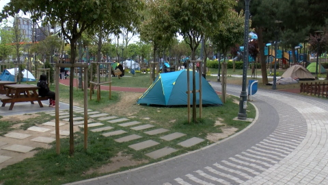 İstanbul- İstanbul'da bazı vatandaşlar parklarda sabahladı