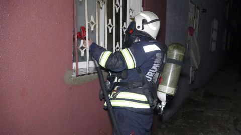 Boşanma davası açan eşine kızıp, oturdukları evi ateşe verdi/Ek fotoğraflar