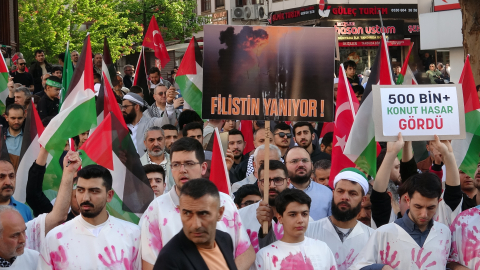 Bursa Gönüllü Kuruluşlar Platformu Filistin'e destek için yürüdü