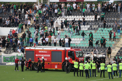Denizlispor ilk kez amatöre düştü, taraftar stadı yaktı
