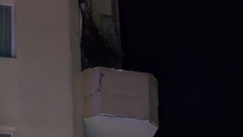 İstanbul - Kadıköy’de 6 katlı binanın 5’inci katındaki balkon çöktü; bina tahliye edildi