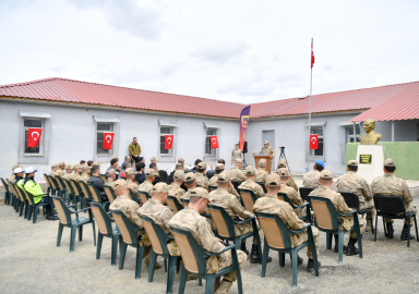 Tunceli'de 15 yıl önce PKK'lılarla çıkan çatışmada şehit olan 5 asker için anma töreni