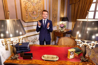 Macron'un bal mumu heykeli çalındı