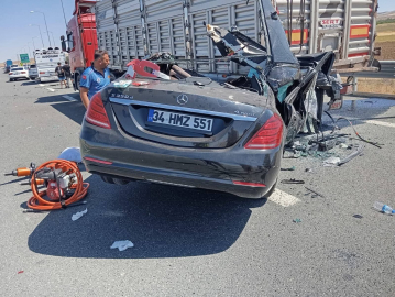 Otomobil TIR’a arkadan çarptı: 2 ölü, 1 yaralı