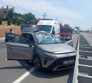 Edirne’de 2 otomobilin çarpıştığı kaza kamerada; 6 yaralı