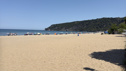 Bartın'da su soğuk olunca plaj boş kaldı