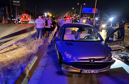 Bariyerlere çarpan otomobilin sürücüsü öldü