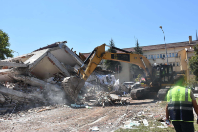 Prof. Dr. Sözbilir'den deprem fırtınası uyarısı
