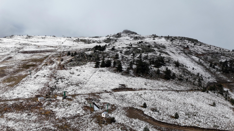 Bolu'da, Kartalkaya'nın zirvesi karla kaplandı