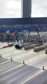 İstanbul - Kuzey Marmara Otoyolu'nda otomobil gişe bariyerine çarptı;1 ölü