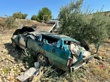 Otomobil şarampole yuvarlandı; karı-koca öldü