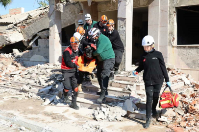 İzmir'de deprem tatbikatı