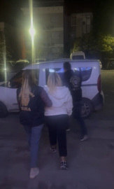 İzmir’de 76 bin 838 adet sentetik ecza hapı ele geçirildi