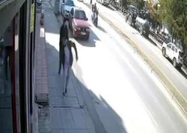 Berber çıkışı husumetlisini öldüren şüpheli kamerada