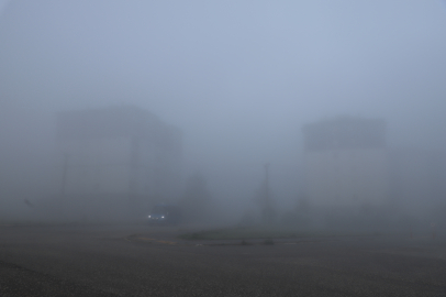 Keşan'da yoğun sis; binalar gözden kayboldu