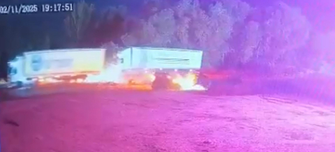 Edirne'de 2 TIR ve 3 otomobilin karıştığı zincirleme kaza kamerada: 1 ölü, 2 yaralı (2)