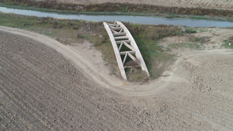 Seyhan Baraj Gölü’nde sular çekilince eski köprü gün yüzüne çıktı