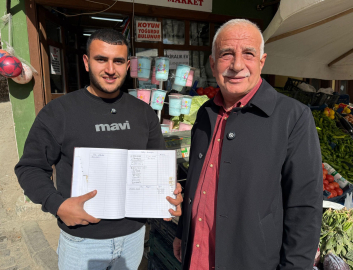 Tokat’ta hayırsever, bakkalın veresiye defterindeki 149 bin TL'lik borcu ödedi