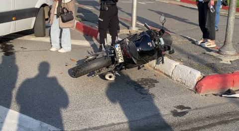 İstanbul - Fatih'te otomobile çarpan motosiklet sürücüsü yaralandı