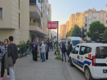 Eski eşini göğsünden bıçakladı, polisi arayıp teslim oldu