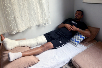 Markete giren otomobilin altında kalmaktan son anda kurtulan yaya: Verilmiş sadakamız varmış