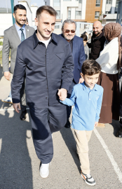 Kerem Aktürkoğlu, 3'üncü sınıf öğrencisi Aras Şamlı’nın hayalini gerçekleştirdi