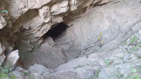 Defineciler dağı 15 metre kazmışlar