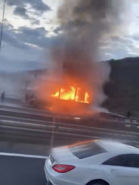 İstanbul - Beykoz'da seyir halindeki kamyon alev alev yandı