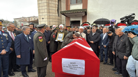 Şehit Astsubay Kıdemli Başçavuş Özcan memleketi Karabük'te toprağa verildi (2)